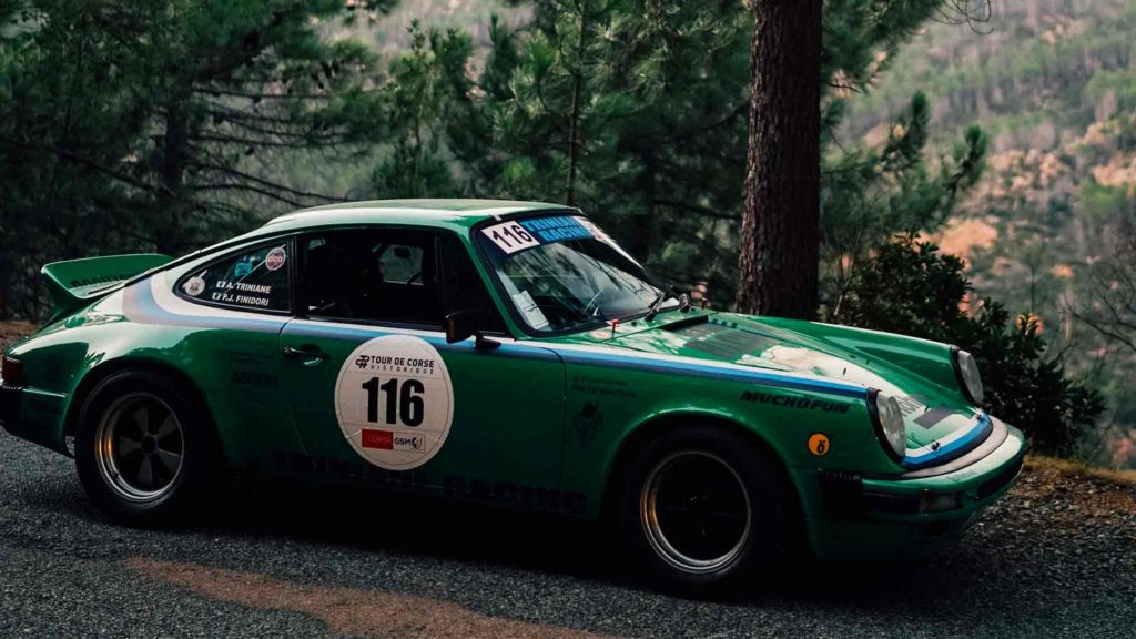 Découvrez comment la famille Triniane, passionnée de Porsche et de rallye, perpétue la tradition au Tour de Corse Historique 2024.