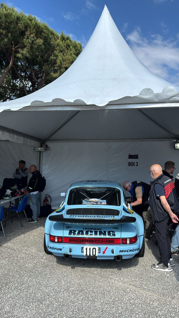 Porsche 911 Carrera préparée par le garage Triniane Racing lors du Rallye d'Antibes 2025